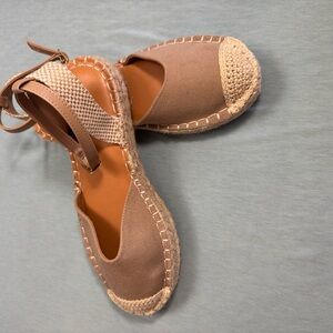 Like new! Women's Tan Espadrille Sandals Boho cottage core